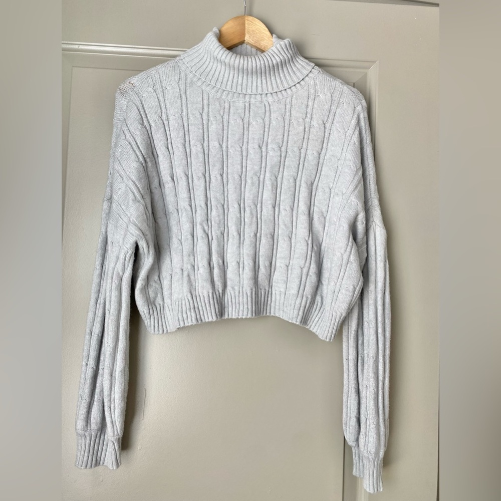 Boutique Le Lis Cool Grey Turtle Neck Crop Long Sleeve Sweater Top | Size Small